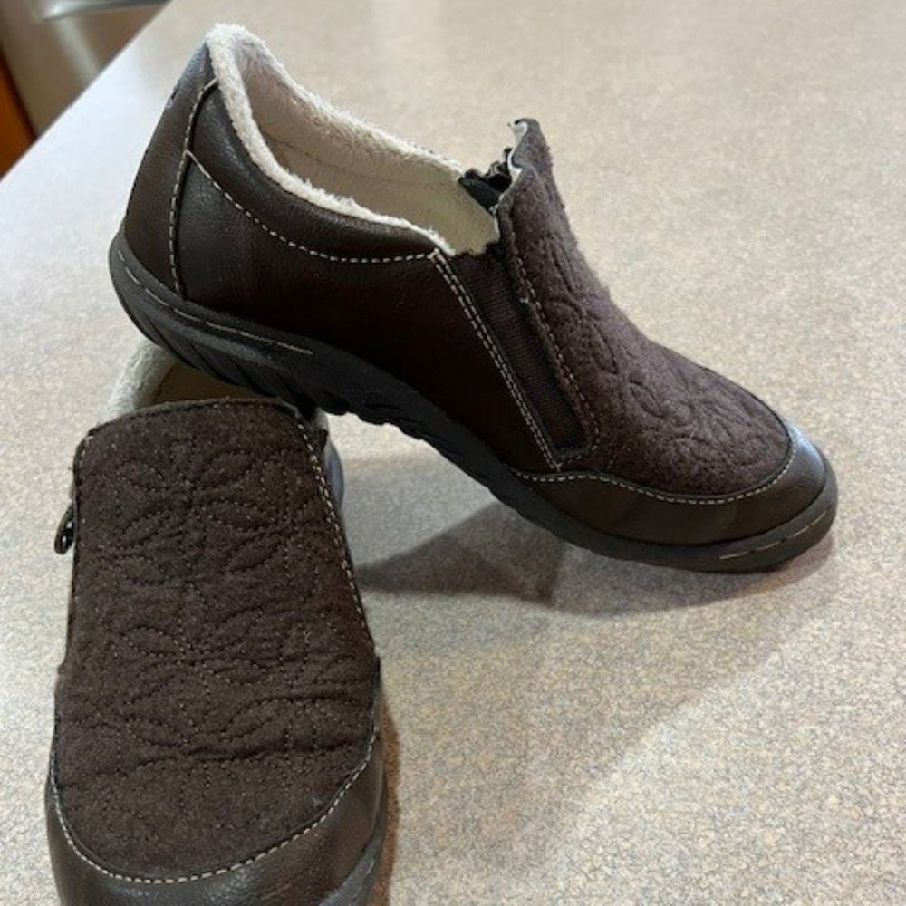 JBU Women's Shoes size 7W